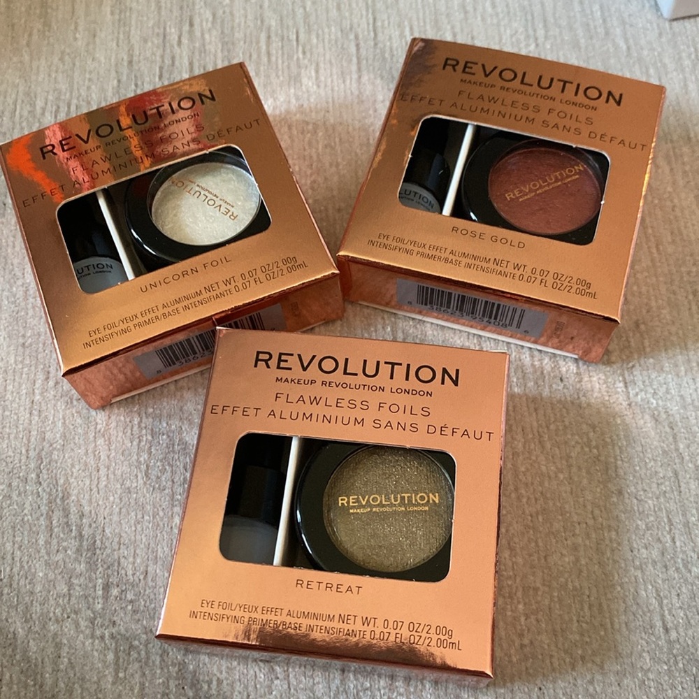 🤩SALE!🤩 4/$4!

Revolution Flawless Foils Eyeshadow